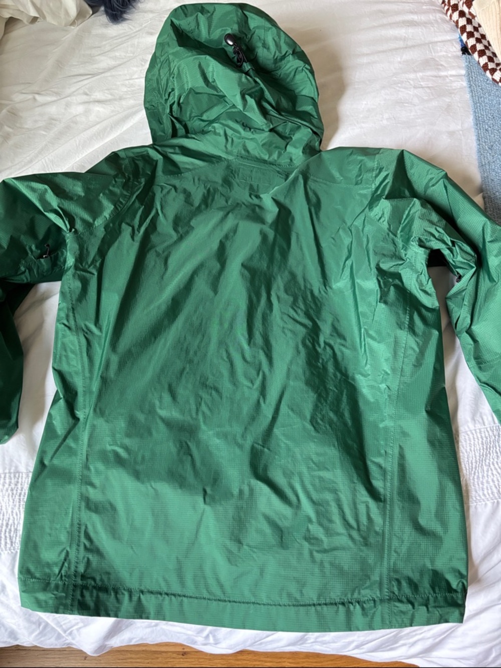 Patagonia Men’s Emerald Green Hooded Rain Jacket - Picture 6 of 6